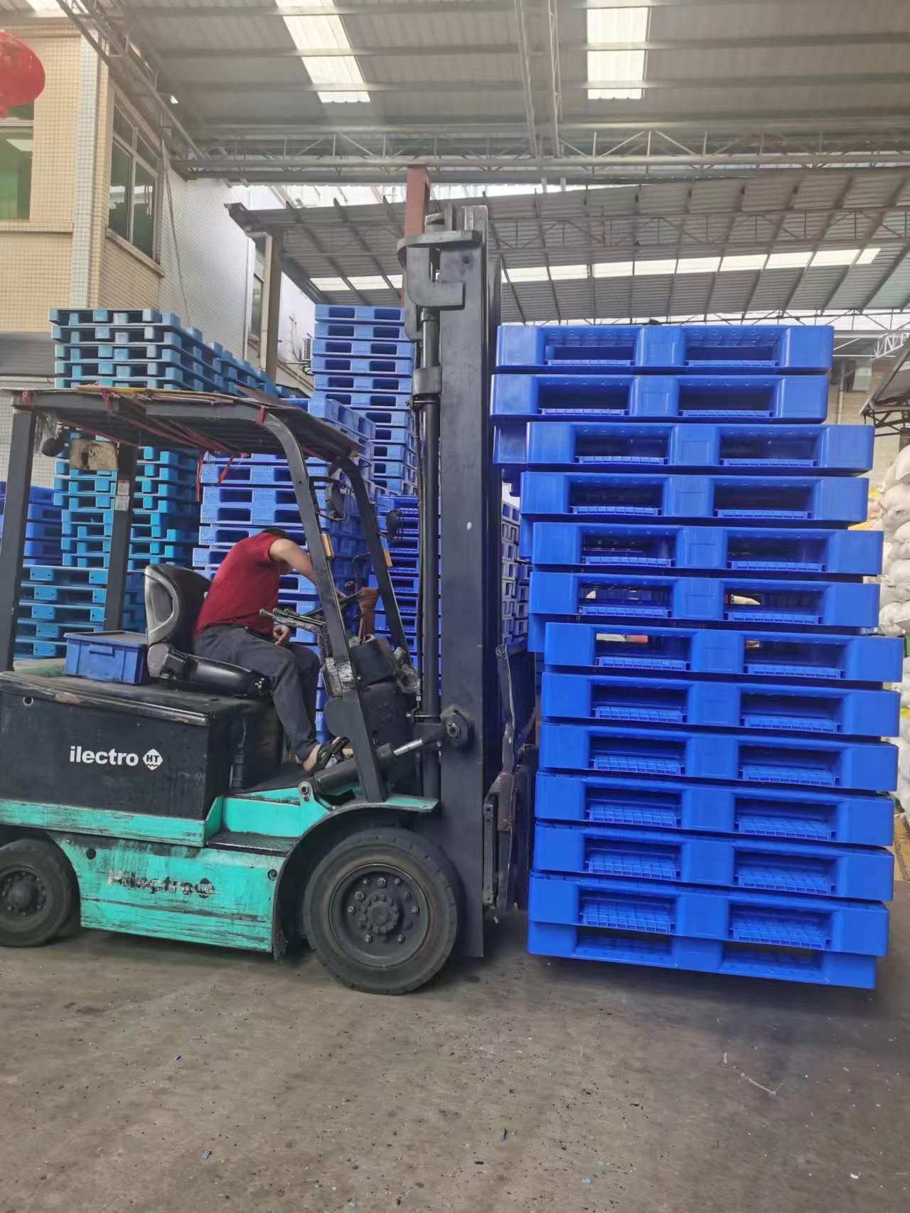 塑胶托盘有田字托盘，川字托盘，九脚托盘，要怎么选择适合的？